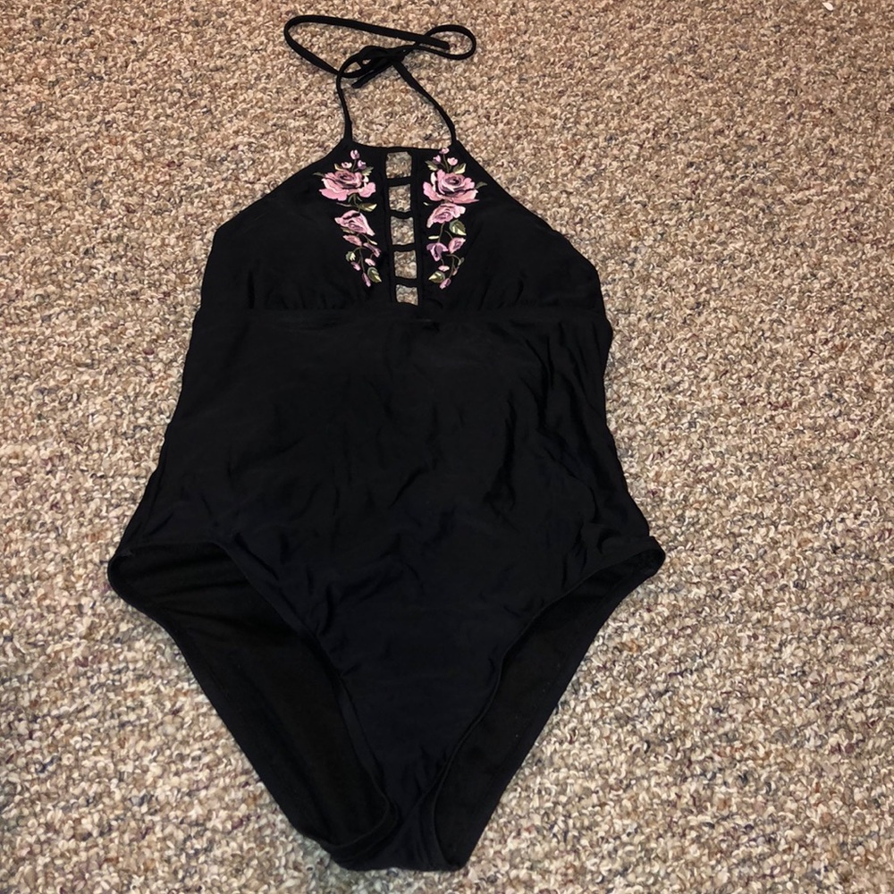 bathing suit (one piece)